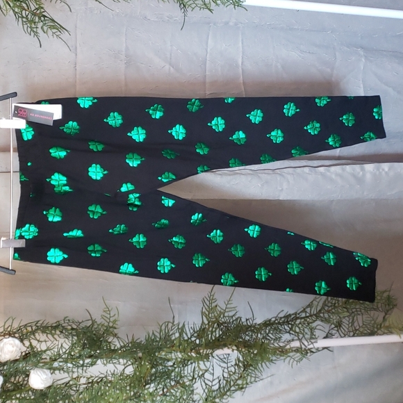 New with tags No Boundaries black and green shamrock leggings tights size small - Picture 4 of 4